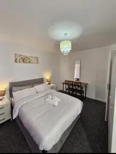 Spacious 3-Bed Home -Private Garden Bbq & Parking - Exhall