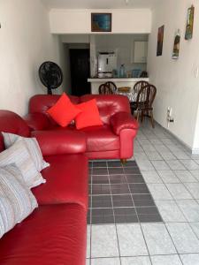 Ap Canto do Forte com Wi-Fi, TV e varanda