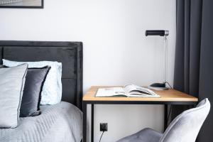 Manufaktura Apt - Parking & Balcony - by Rentujemy