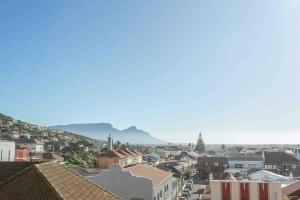 1 Bedroom Muizenberg Beach Apartment with Pool and Mountain Views