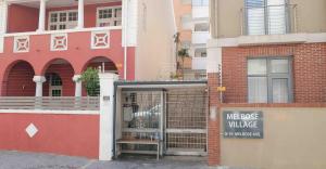 1 Bedroom Muizenberg Beach Apartment with Pool and Mountain Views