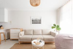 1 Bedroom Muizenberg Beach Apartment with Pool and Mountain Views