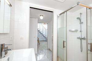 Appartements JARDINS DE MONACO - Vue Mer - Jacuzzi - Parking : photos des chambres