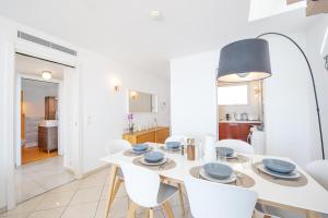 Appartements JARDINS DE MONACO - Vue Mer - Jacuzzi - Parking : photos des chambres
