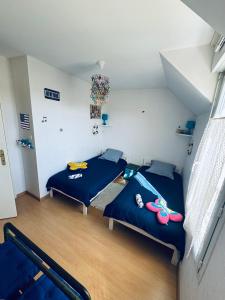 Maison avec jardin dans résidence fermée