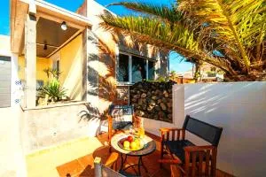 Apartment MADORA - sea view - amazing garden - quiet location - Bodegas & hiking trails nearby - Conil