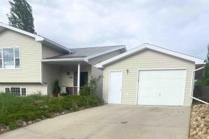 Spacious Drumheller-RetreatMuseum & Golf