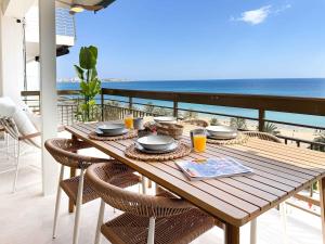 Sofisticación y elegancia en playa del Postiguet