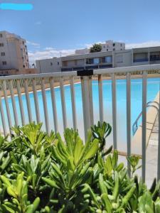 Appartement aéré avec vue sur la mer , plage 50m et piscine 20m dans la résidence
