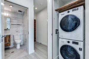 Modern & Comfortable City Oasis in the Heart of Downtown Westside