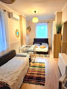 Night Host Trzebnicka 56 free parking