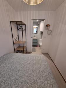 Appartements Magnifique vue plage a 50m, WIFI, tres joli et moderne appt 1 chambre, 4 couchages 2 adultes 2 enfants : photos des chambres