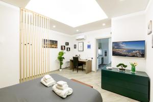 Home4Apartment Salerno center, private patio