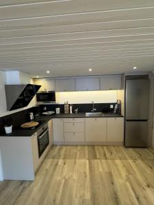 Nyrenoverad 2-rummare med gratis laddning för elbil