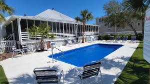 Twelve Palms Cottage by Tybee Vacation Rentals