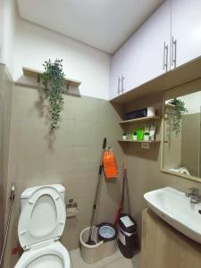 Cozy room for couple and family near mall of asia