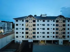 Apartamento mobiliado no centro com ar portátil e internet - Ubiratã