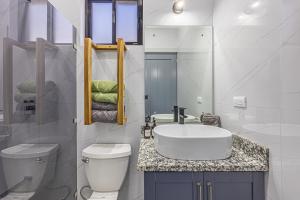 CASA SERENITY , brand new house, walk 2 beach, private pool, wifi, PURA VIDA!!!!