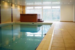 Bradleigh Down Holidays Apartment with Private Pool and Hot Tub