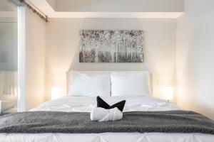 Discounted Elegant Yorkville Suite