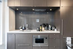 Discounted Elegant Yorkville Suite