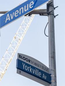 Discounted Elegant Yorkville Suite