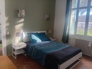 Grande chambre studio 23 m2 avec salle de bain, WC et kitchenette