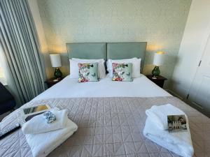 Twin Room with Private Bathroom room in Beaches Guest House