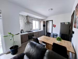 V86 - Agatha - Sliema Apartment near the Sea