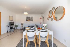 Monis Place-modern Apartment With Sunny Balcony