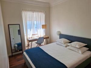 Riverfront 2 Bedrooms with Balcony