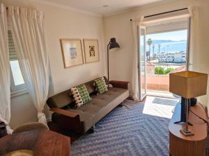 Riverfront 2 Bedrooms with Balcony