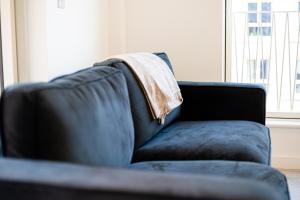 Luxury Barking Apartment Near City Airport - With Gym And Free Parking Sleeps 8