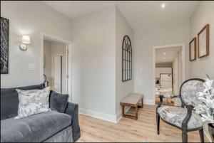 Casa Leslieville - 2BR Suite with LRG Patio