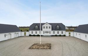 Beautiful Home In Rødding With Wifi