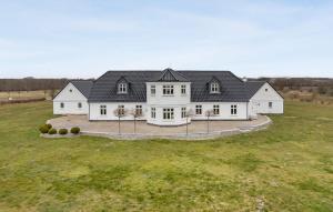 Beautiful Home In Rødding With Wifi