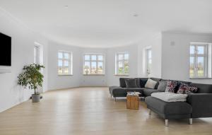 Beautiful Home In Rødding With Wifi