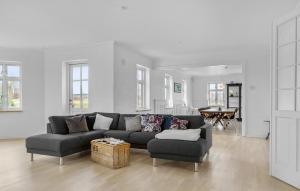 Beautiful Home In Rødding With Wifi