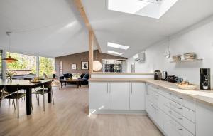 Awesome Home In Dronningmølle With Wifi