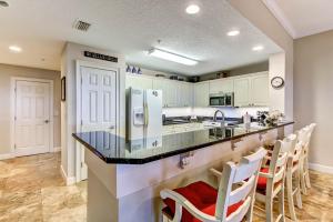 1 block from the beach next to Ft Clinch State Park and 2 miles from Historic Centre Street
