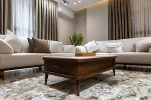 شقه فندقيه راقيه مدينه نصر عباس العقاد شارع عمر زعفان