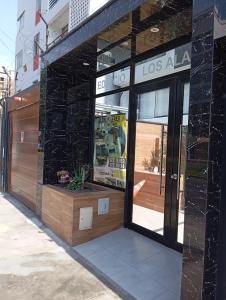 Departamento equipado con aire acondicionado, calefacción, balcón con buena vista