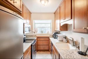 Stay in the Heart of Hillcrest!