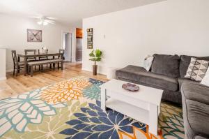 Stay in the Heart of Hillcrest!