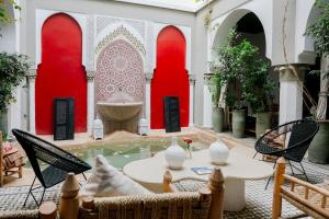 Riad LOU, 5 bedrooms, private 12 p, pool, hammam