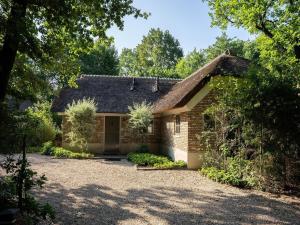 Farmhouse in Veluwe near Speulderbos Forest