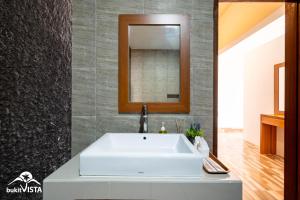 Villa Utasari by Bukit Vista