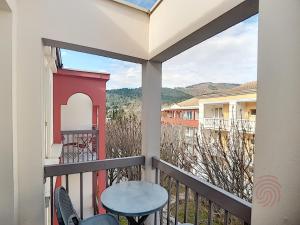 Studio rénové avec balcon, proche des Thermes de Lamalou, animaux acceptés, parking gratuit. - FR-1-451-131