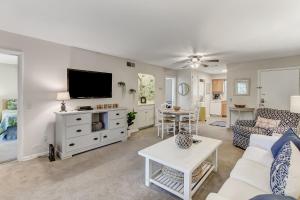 Wooded Views Seclude Condo