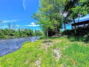 37PA Superbly appointed riverfront home in LIttleton Skiing hiking firepit wif